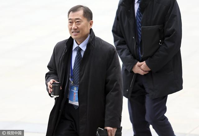 他大概率会戴上队长袖标，负责球队的中场进攻组织。